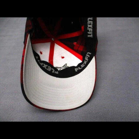 Lake of the Woods Outfitters Resort Cap Flexfit L-XL Plaid Design Embroidered - Picture 2 of 3